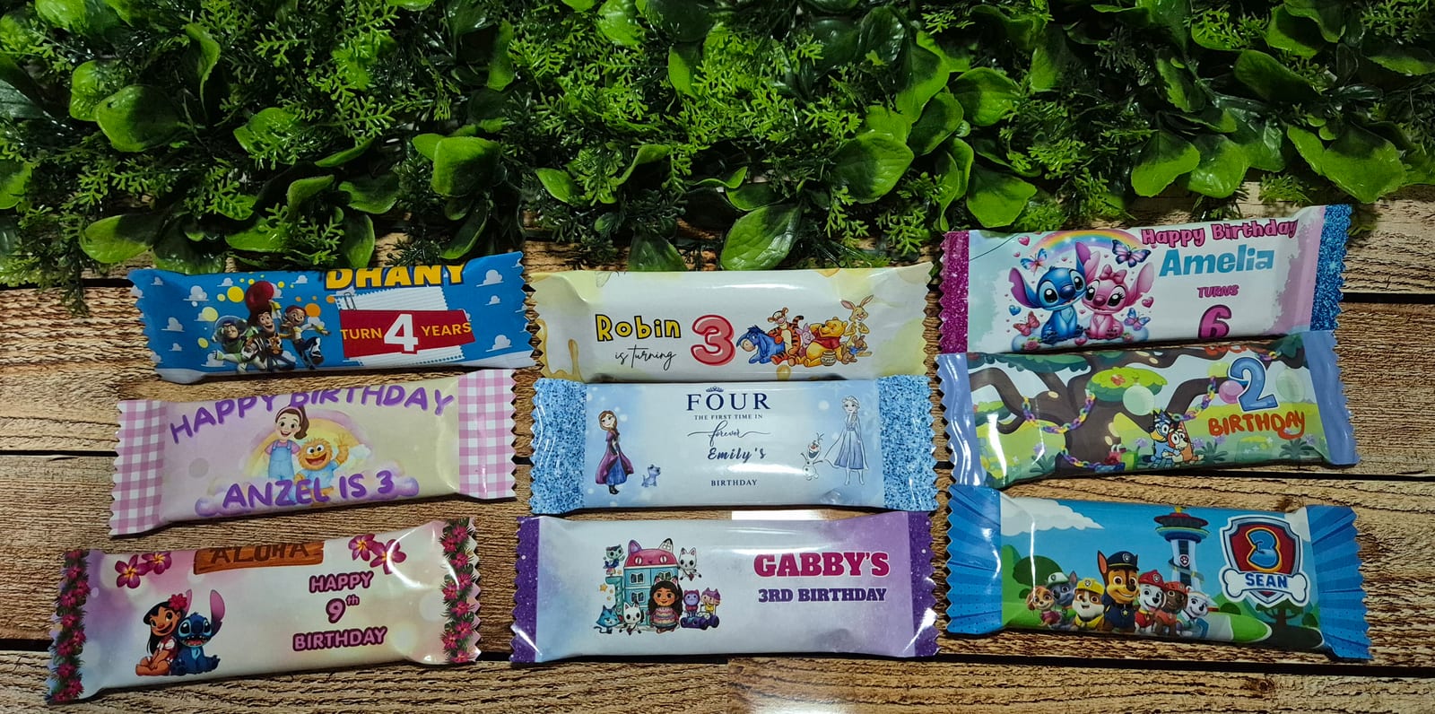 Personalised two-finger chocolate wrappers for children’s parties